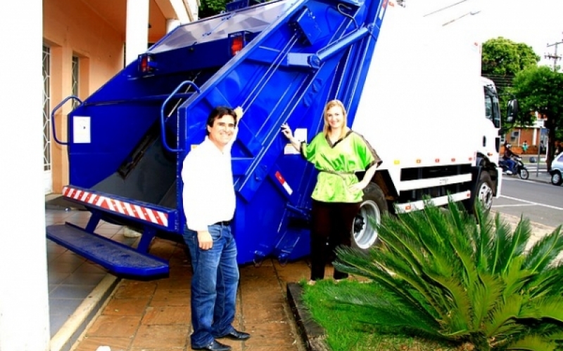 Aquisição de caminhões gera melhorias no serviço de coleta de resíduos