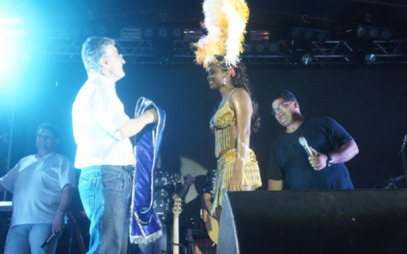 Tamires Domingues é eleita Rainha do Carnaval de Jacarezinho