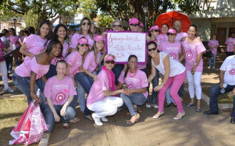 Passeata marca Campanha “Outubro Rosa” em Jacarezinho