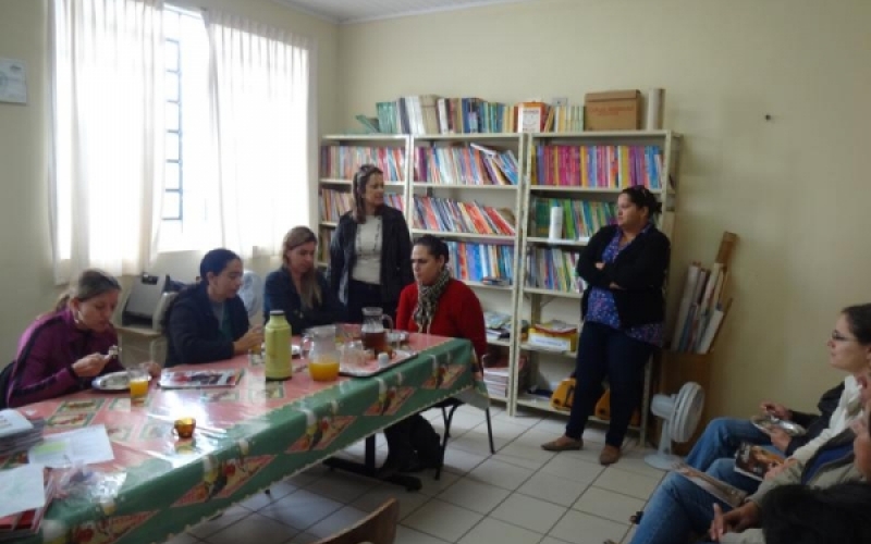 Secretária de educação visita escolas municipais em Jacarezinho