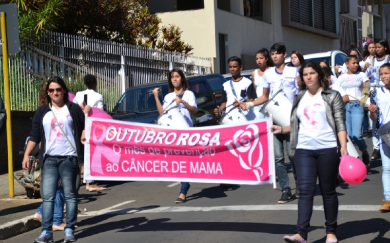 Secretaria Municipal de Saúde abriu a Campanha “Outubro Rosa”, com uma linda passeata