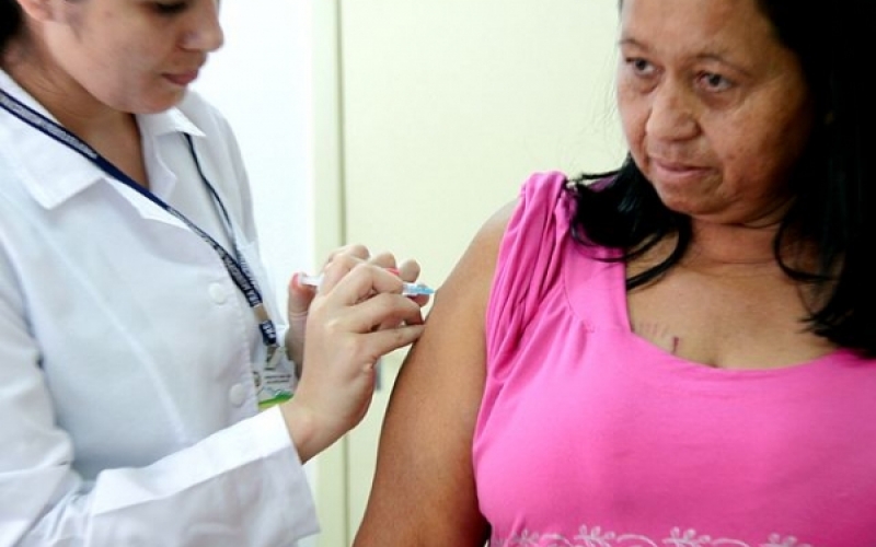 Vigilância Epidemiológica imuniza contra Febre Amarela, Tétano e Hepatite B 