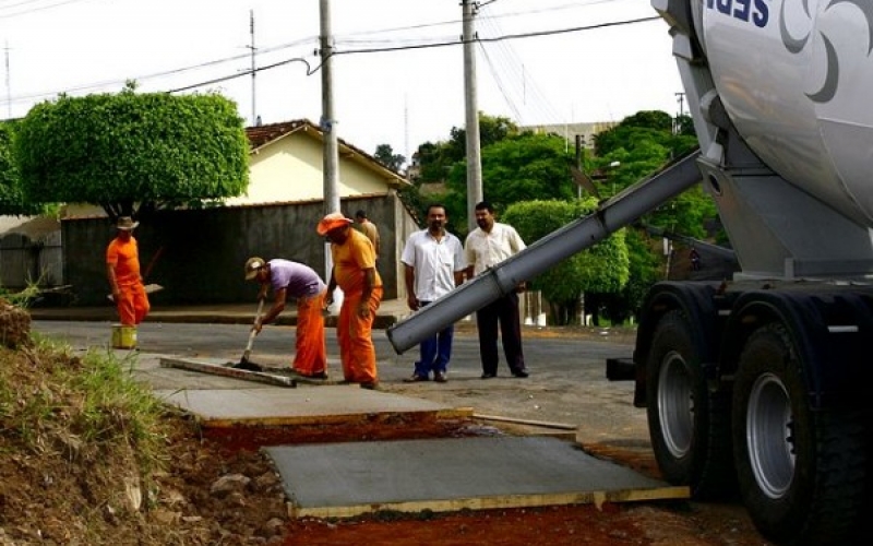 Jacarezinho continua com obras de asfalto em vários bairros