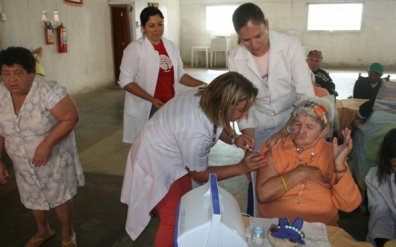 Campanha de Vacinação é aberta no Asilo em Jacarezinho
