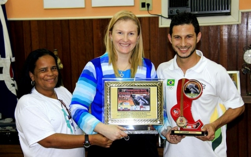 Jacarezinho recebe homenagem da Federação de Taekwondo 