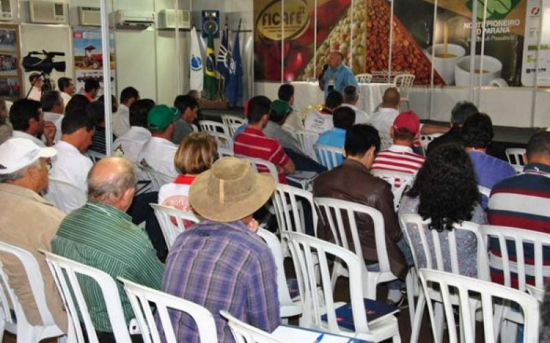 Ficafé 2013 reúne centenas de produtores e visitantes no primeiro dia