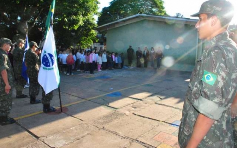Jacarezinho comemora dia do exército brasileiro