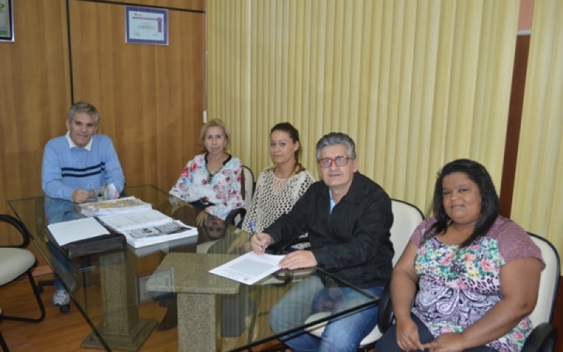 Dr. Sérgio assina posse de membros da CIPA