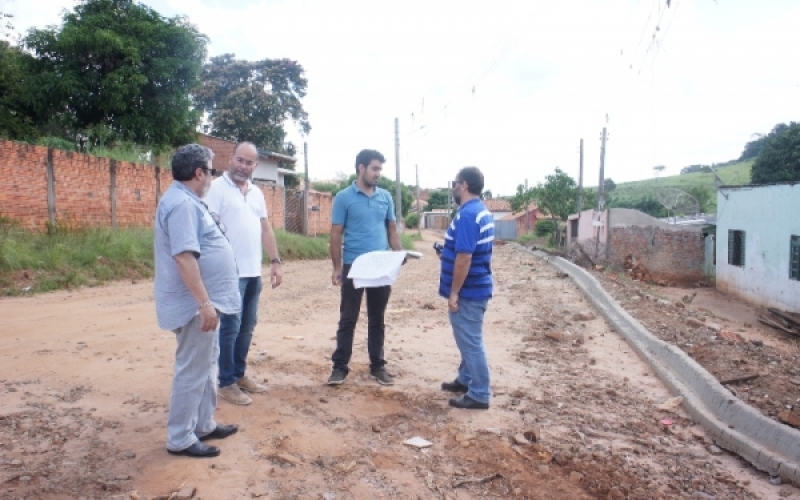 Representantes da SEDU visitam obras na Vila Scyllas Peixoto