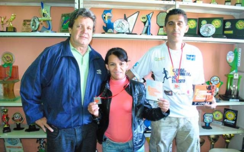 Equipe de atletismo de Jacarezinho conquista 3º lugar em prova paulista