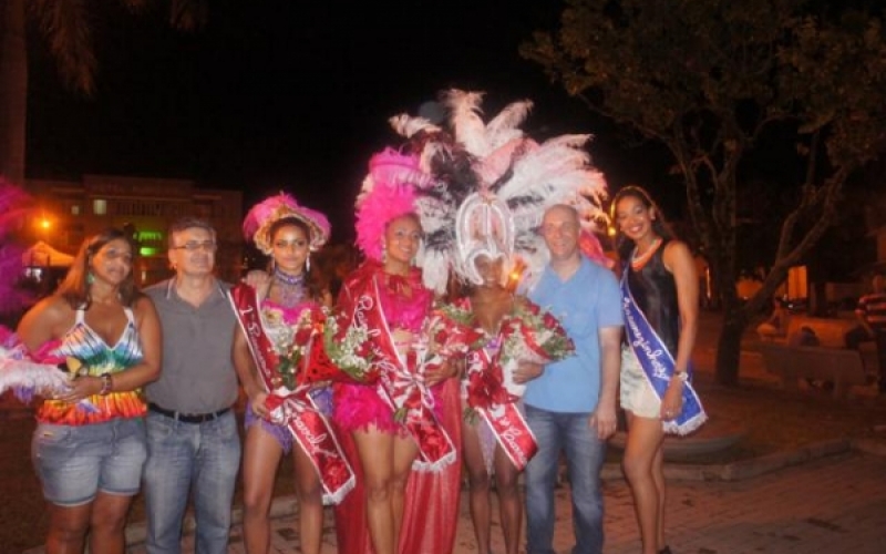 Mais de duas mil pessoas acompanham escolha da Rainha do Carnaval