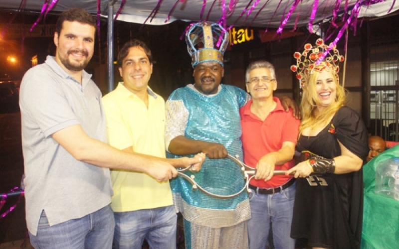 Mais de 15 mil pessoas acompanham carnaval de Jacarezinho