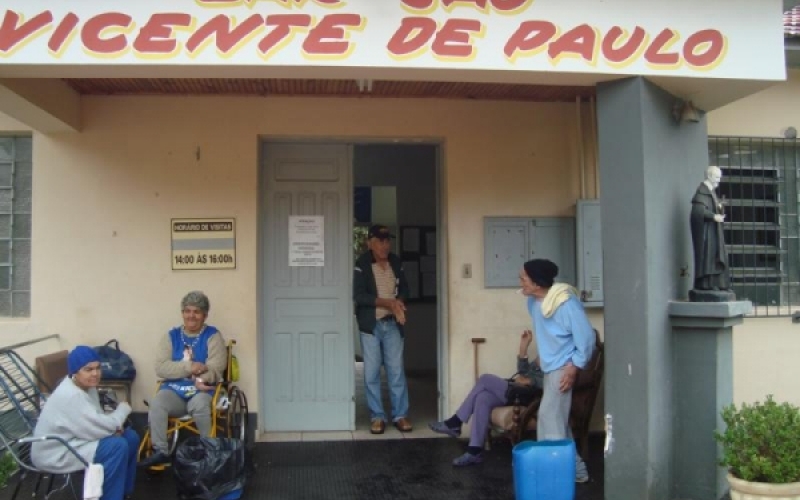 Alunos da rede municipal visitam Asilo São Vicente de Paula