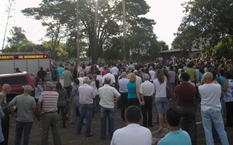 Centenas acompanham sepultamento de ex-prefeito José Antonio de Oliveira