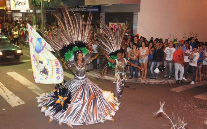 Carnaval de Rua leva 15 mil pessoas em Jacarezinho