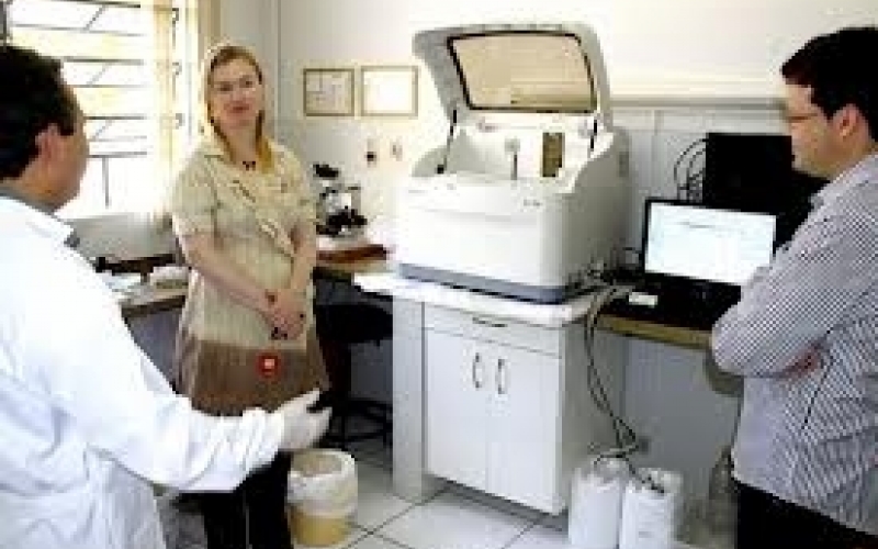 Laboratório Municipal recebe novo aparelho de Bioquímica