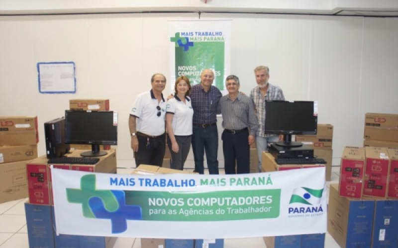 Agência do Trabalhador de Jacarezinho recebe computadores