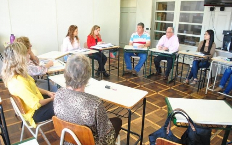Conselho Municipal dos Direitos da Criança e do Adolescente discute construção de abrigo em Jacarezinho