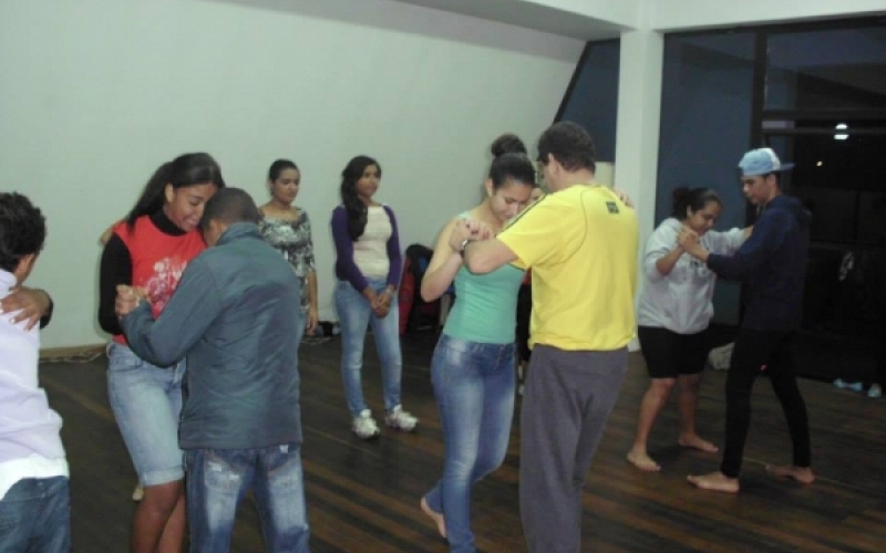 Começam aulas de dança no Centro da Juventude