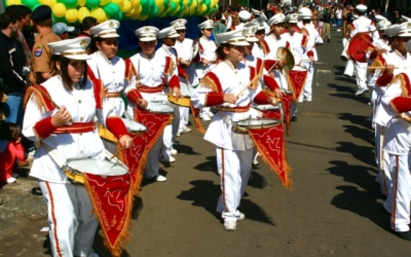 Jacarezinho comemora o Sete de Setembro na rua Paraná