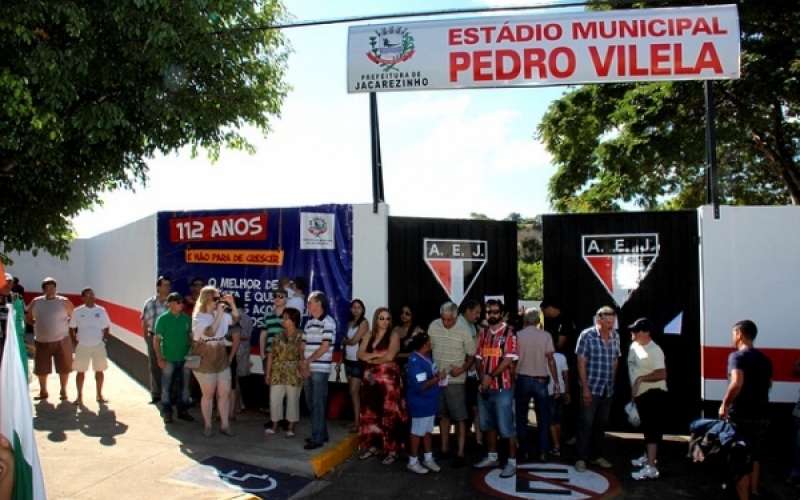 Muro e estacionamento do Estádio Pedro Vilela são inaugurados