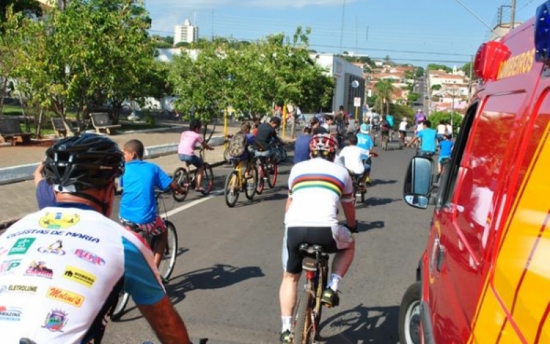 Passeio Ciclístico da Proclamação da República reúne dezenas em Jacarezinho