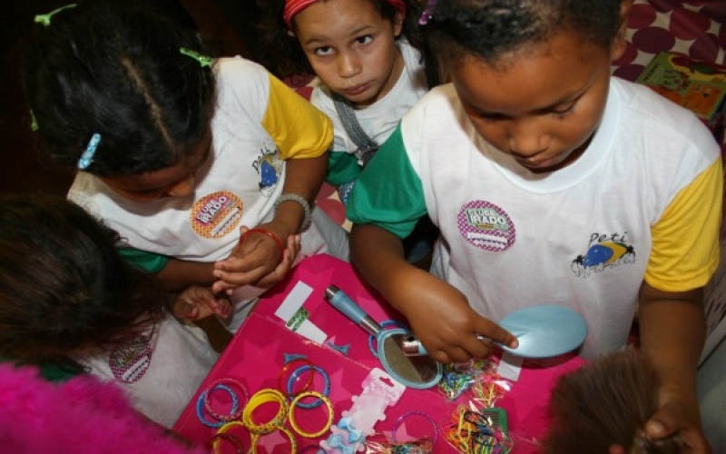 Clube Irado da Pernabucanas tem participação de crianças do PETI