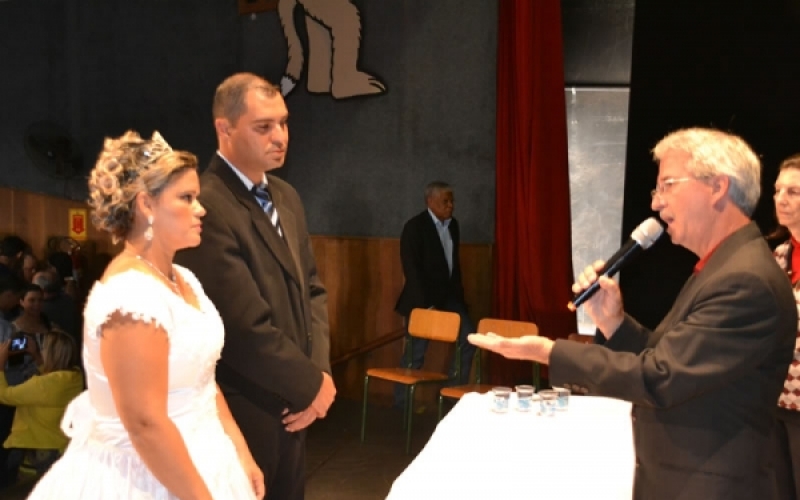 Prefeitura de Jacarezinho realizou 84 casamentos comunitários