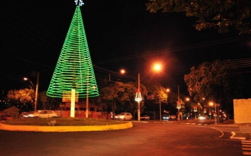 Decoração natalina é iluminada oficialmente em Jacarezinho