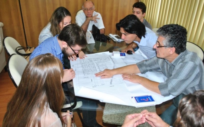Reunião demonstra projeto do Complexo da Saúde em Jacarezinho