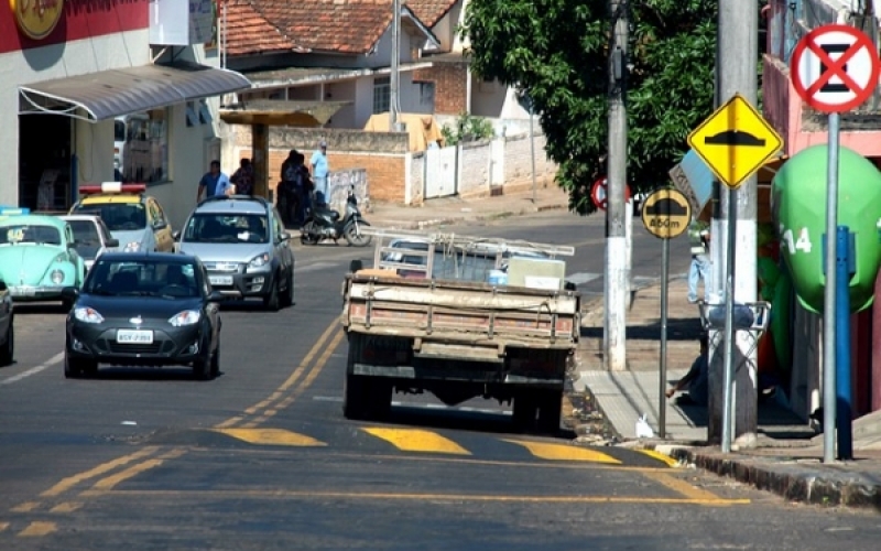 Redutores de velocidade são instalados em ruas de Jacarezinho