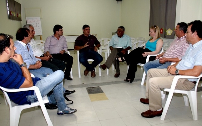 Integrantes do G5 visitam Jacarezinho 