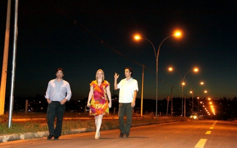 Iluminação da Avenida que dá acesso ao IFPR é concluída