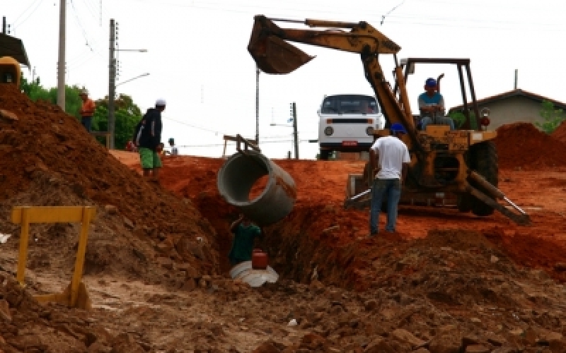 Pavimentação na Vila Scyllas está na fase de manilhamento