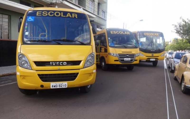 Jacarezinho inclui mais três veículos novos para transporte escolar