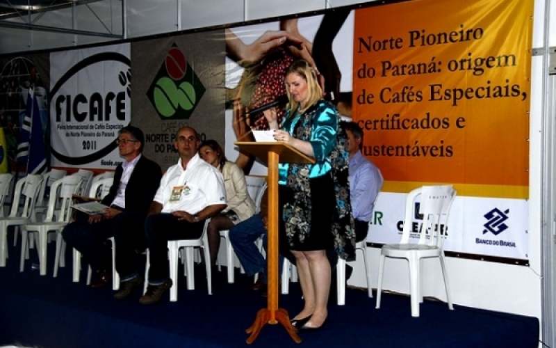 Prefeita Tina participa de abertura da Ficafé 