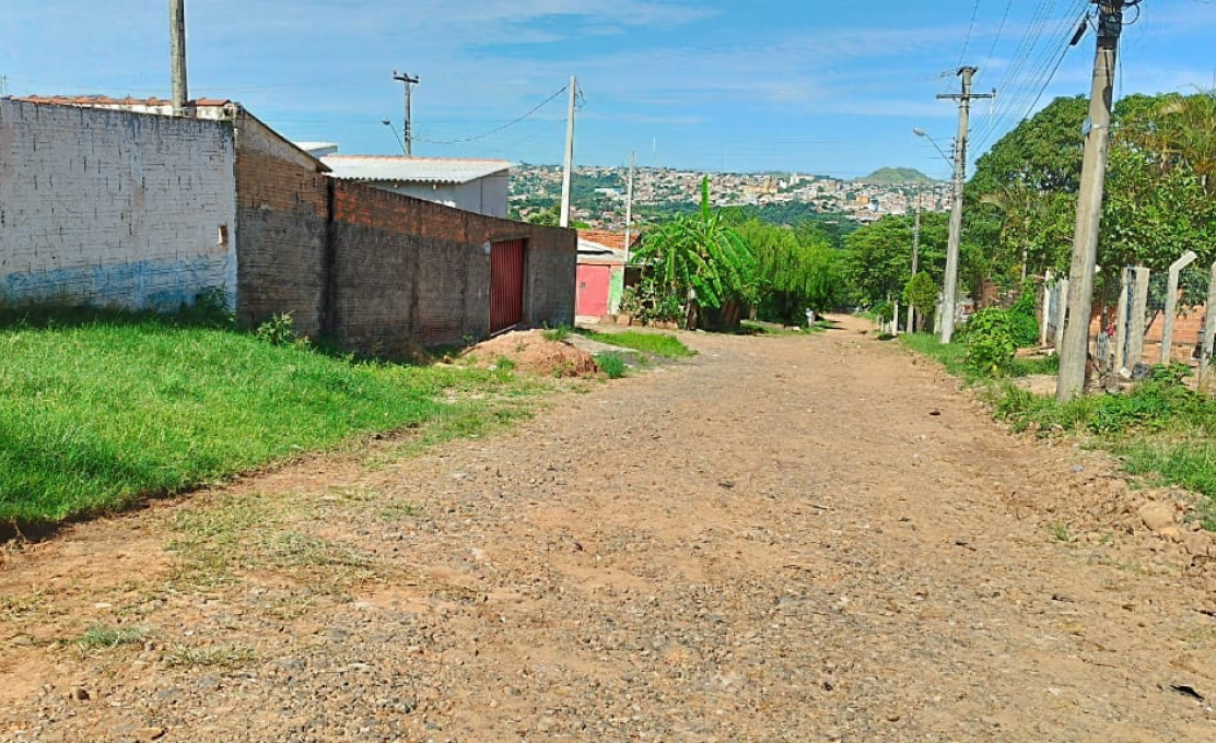Obras para pavimentação da Vila Leão são iniciadas