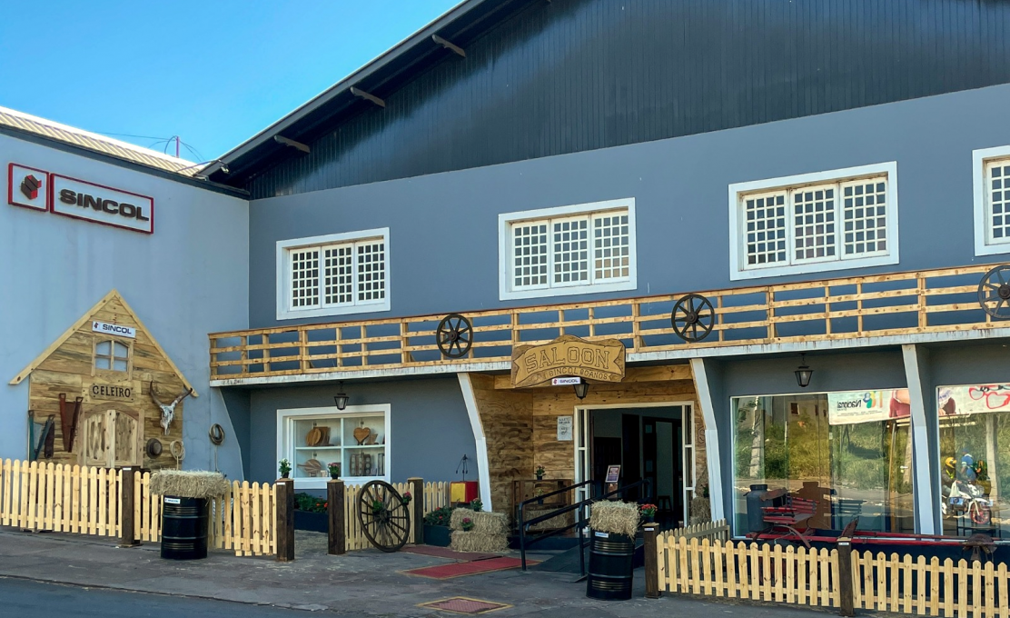 Comércio revive clima country em Jacarezinho