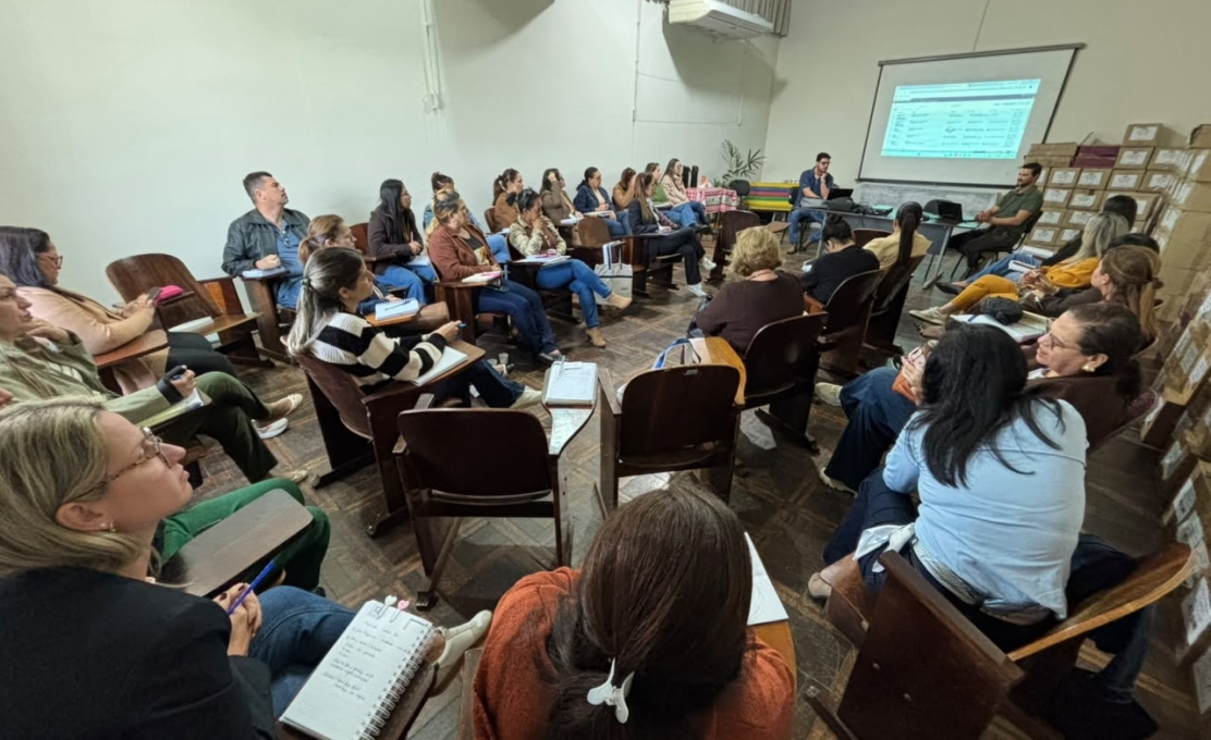 Educação de Jacarezinho avança com tecnologia e inovação!