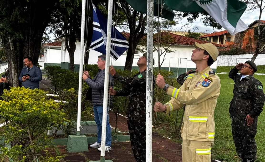 Hasteamento da Bandeira celebra o orgulho e a história do Brasil