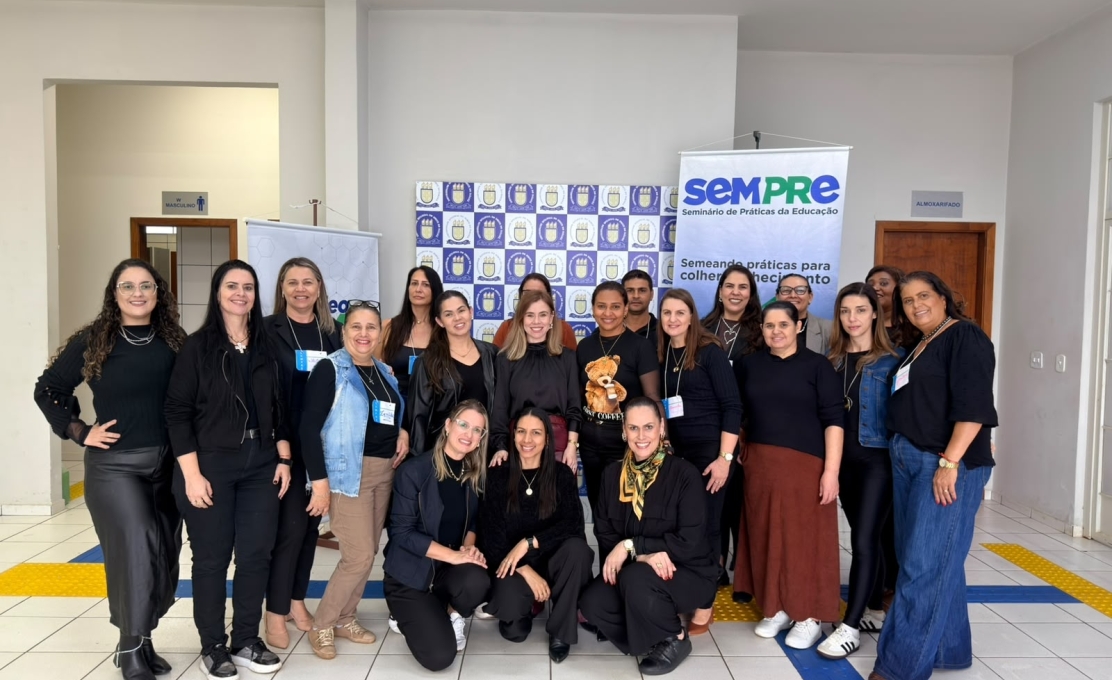 Profissionais da Educação de Jacarezinho participam do 3º Seminário SEMPRE