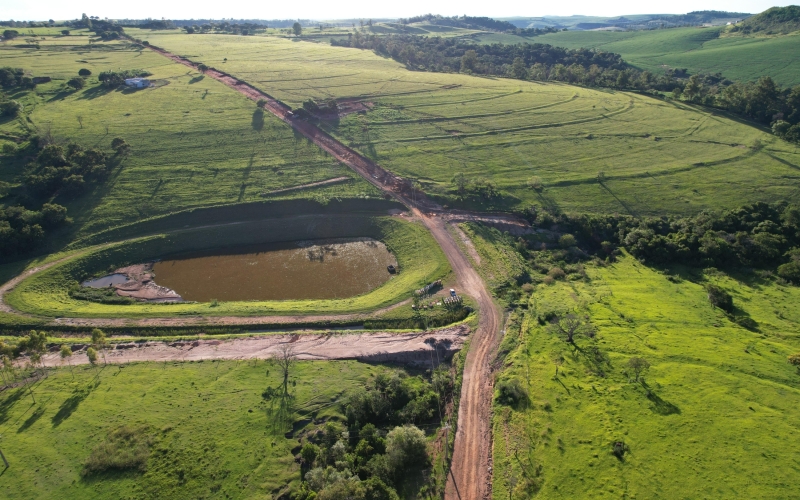 Iniciada pavimentação da Avenida de acesso ao Centro de Eventos!